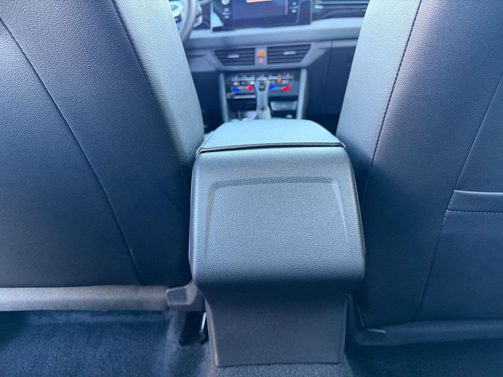2025 Volkswagen Jetta SE - Photo 27