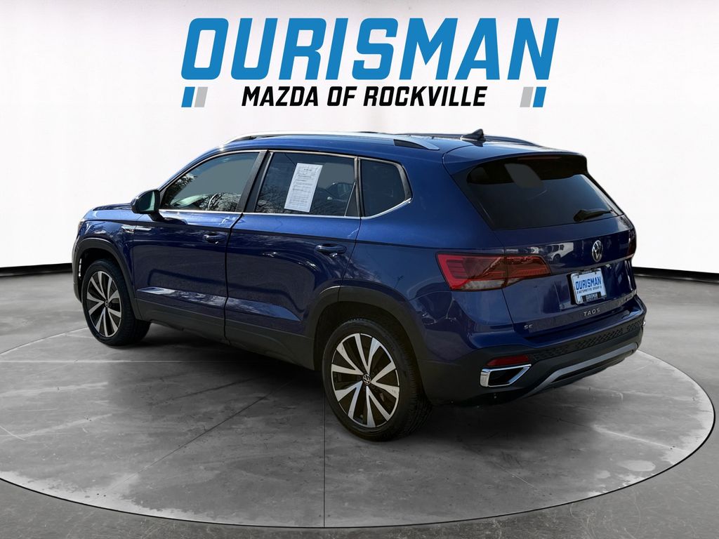 2022 Volkswagen Taos SE photo 2