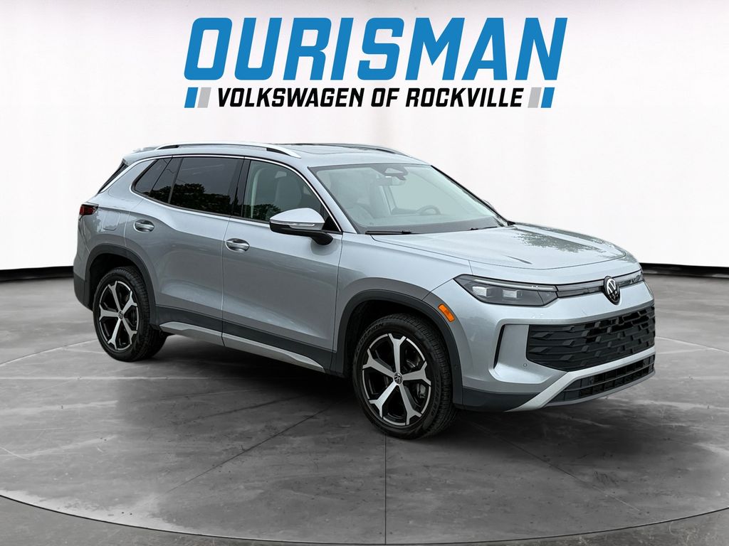 2025 Volkswagen Tiguan 2.0T SE 4Motion's photo