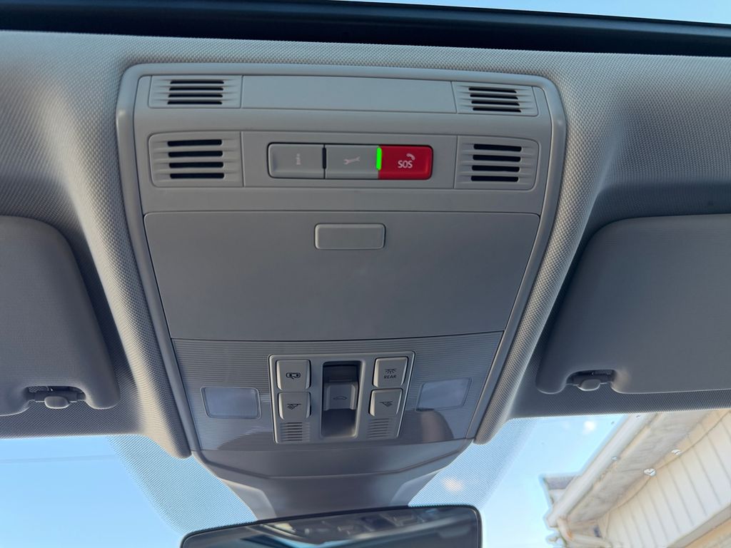 2025 Volkswagen Jetta SE - Photo 26