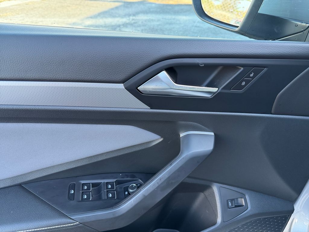 2025 Volkswagen Jetta SE - Photo 18