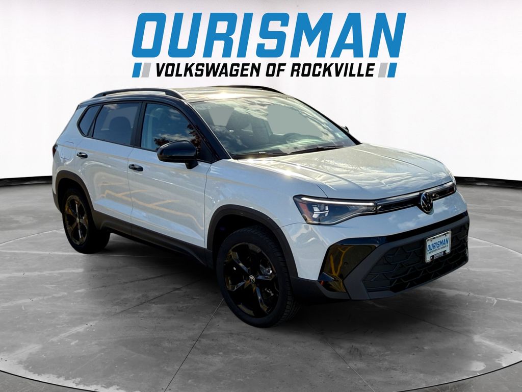 2025 Volkswagen Taos SE Black's photo