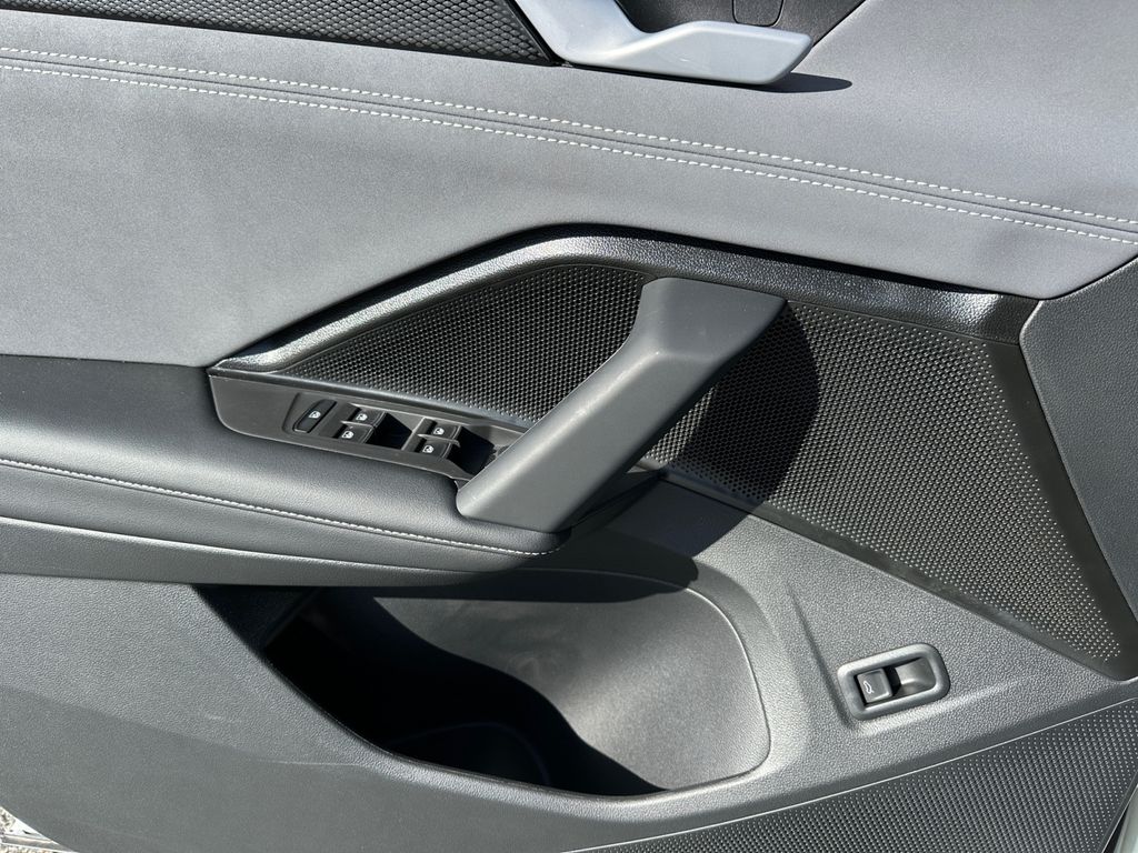 2025 Volkswagen Tiguan SE R-LINE BLACK - Photo 11