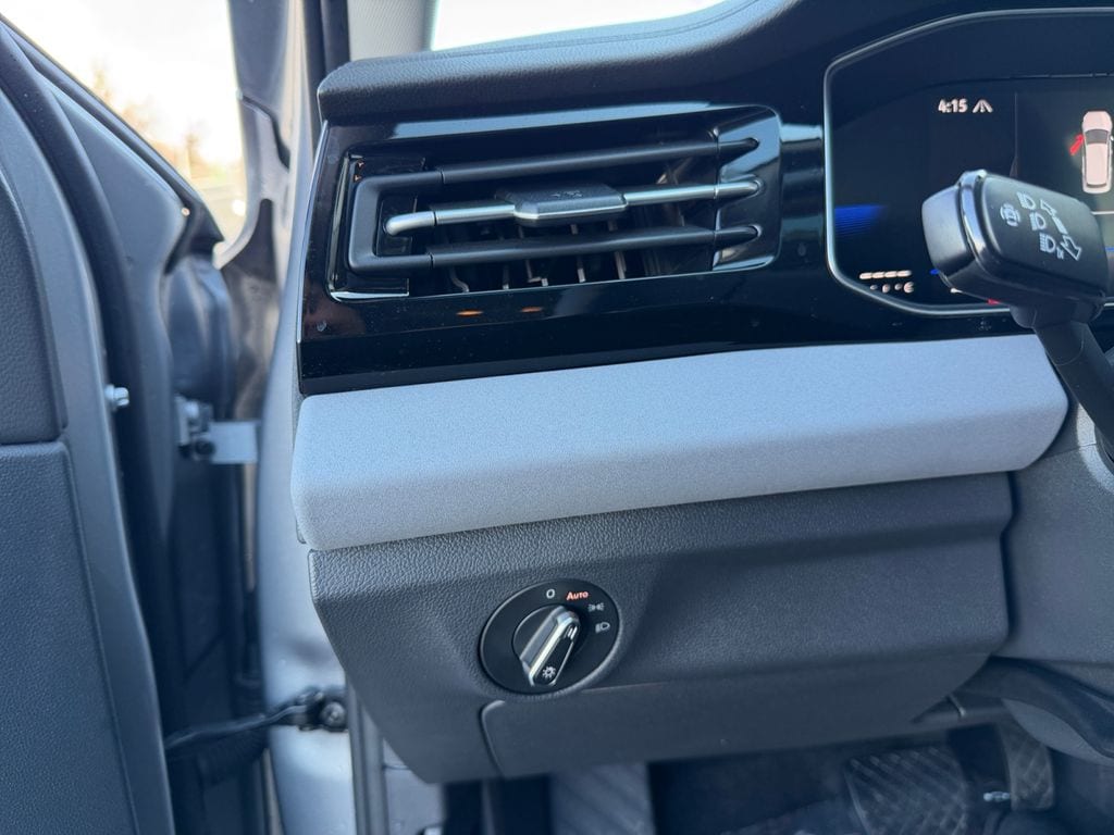 2025 Volkswagen Jetta SE - Photo 20