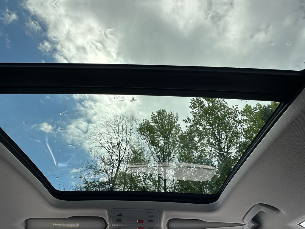 2025 Volkswagen Taos SEL - Photo 27