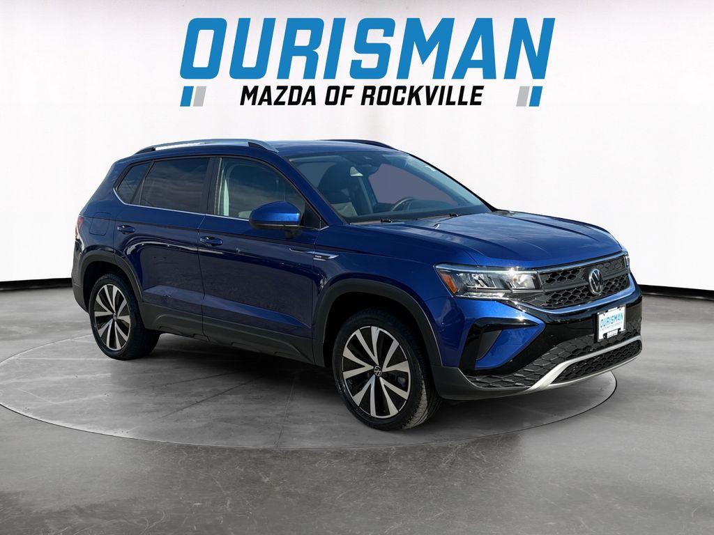 2022 Volkswagen Taos SE's photo