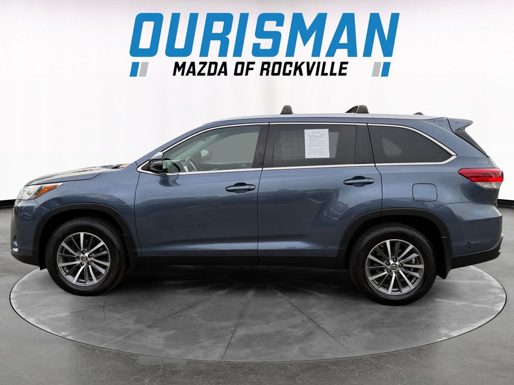 2019 Toyota Highlander SE photo 2