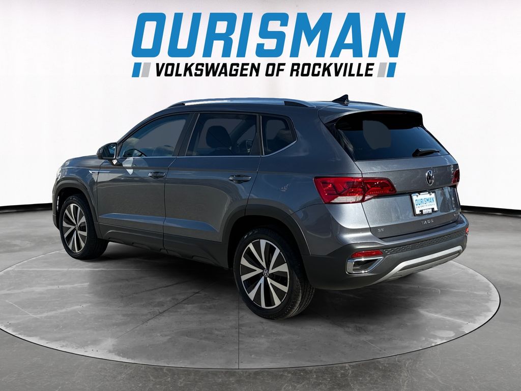 2022 Volkswagen Taos SE photo 4