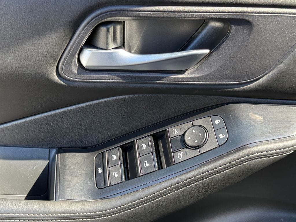 2024 Nissan Rogue SV - Photo 11