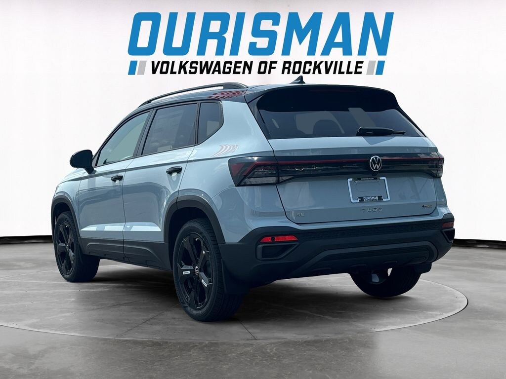 New 2025 Volkswagen Taos 1.5T SE Black SUV