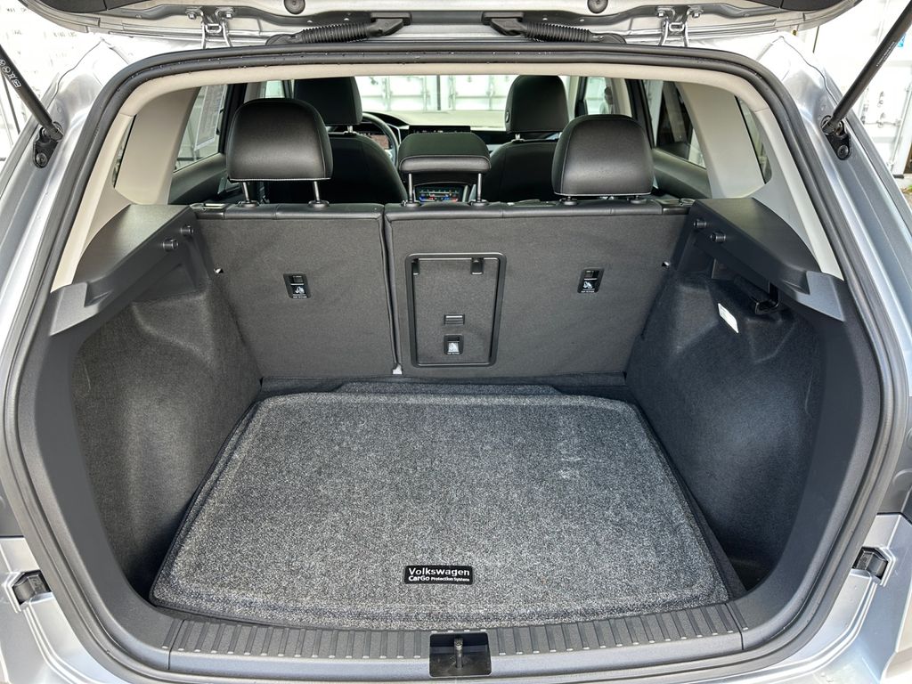 2025 Volkswagen Taos SEL - Photo 28