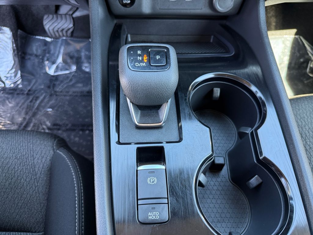 2024 Nissan Rogue SV - Photo 17