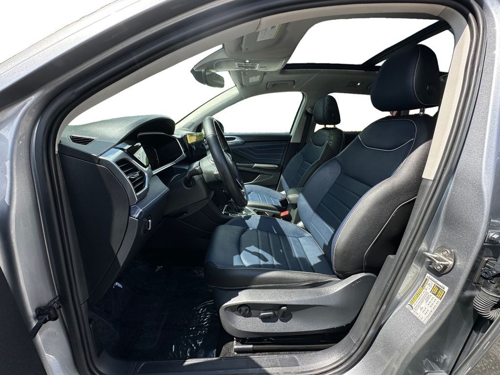 2025 Volkswagen Taos SEL - Photo 9