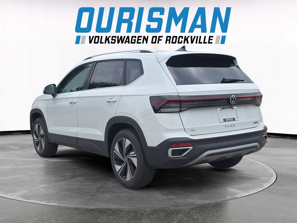 2025 Volkswagen Taos SE photo 4