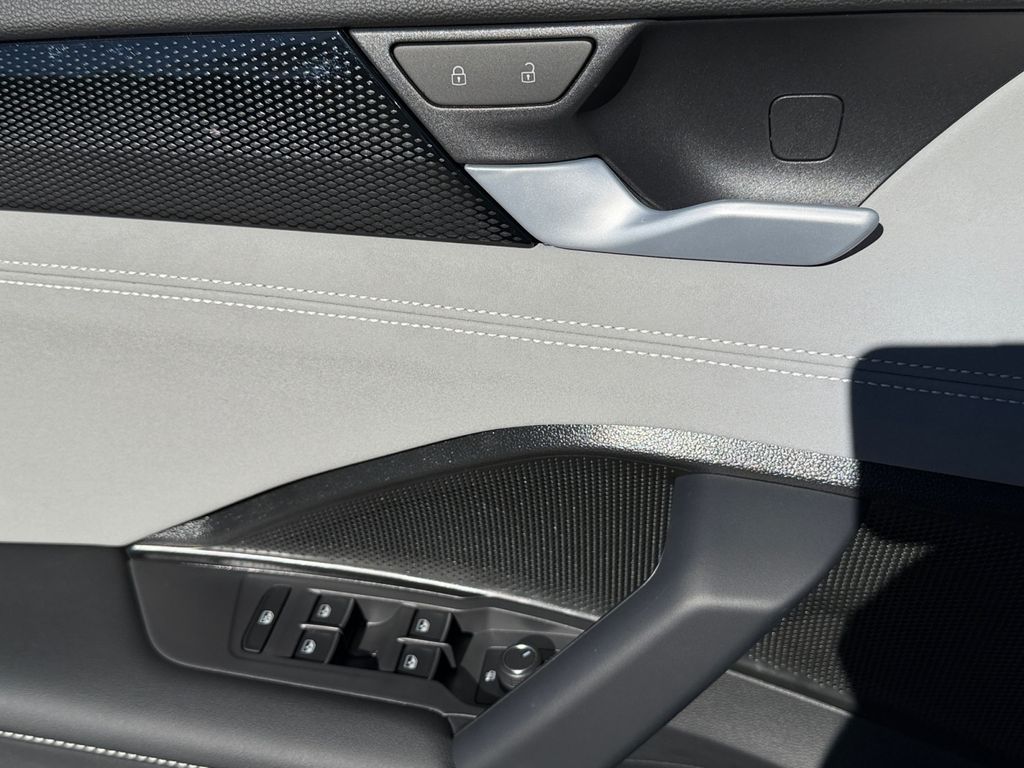 2026 Volkswagen Tiguan SE - Photo 11