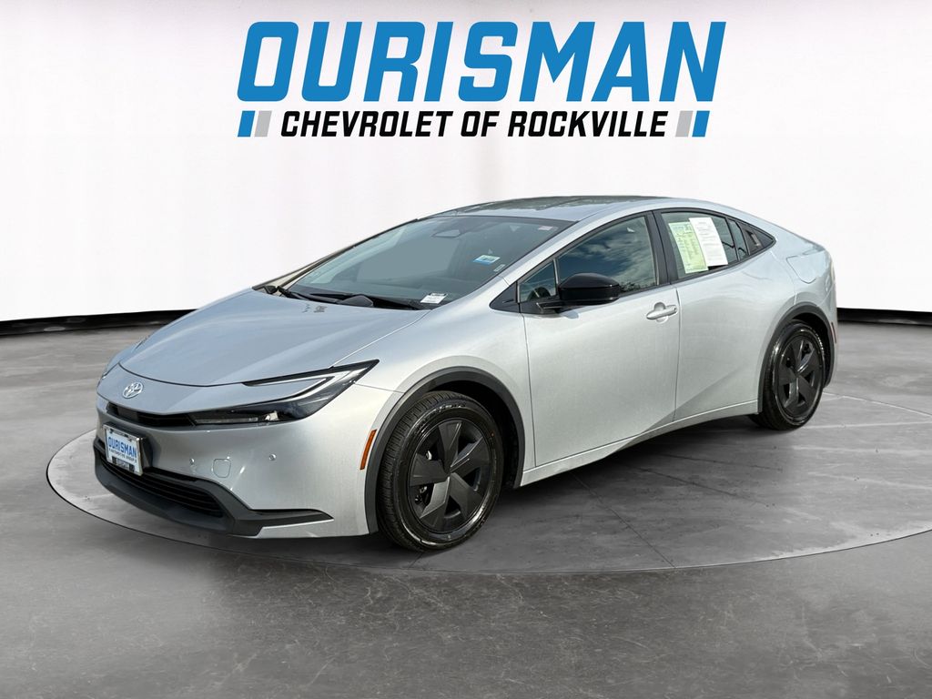 2024 Toyota Prius LE photo 2