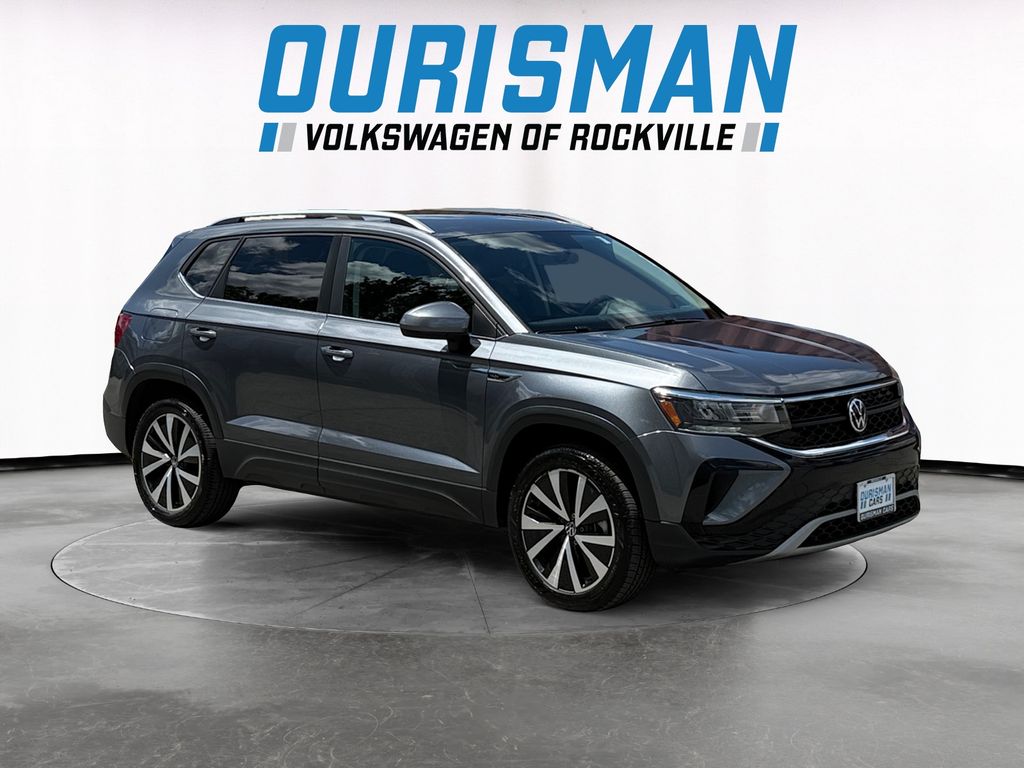 2022 Volkswagen Taos 1.5T SE 4Motion's photo
