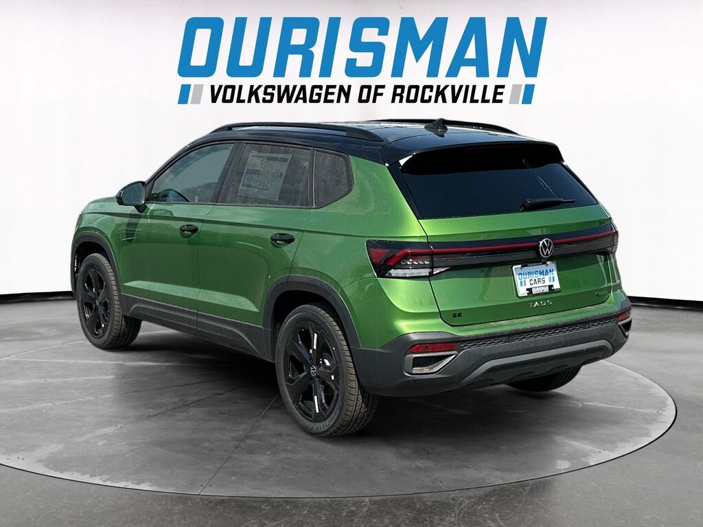 New 2026 Volkswagen Taos 1.5T SE Black SUV
