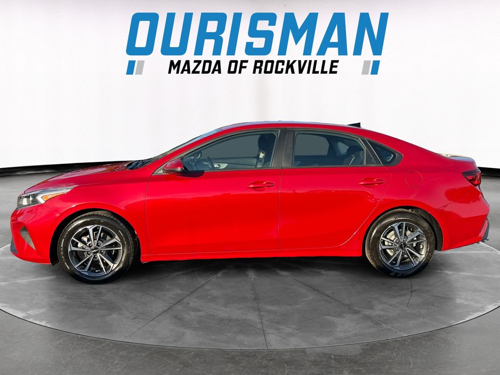 2023 Kia Forte LXS photo 3