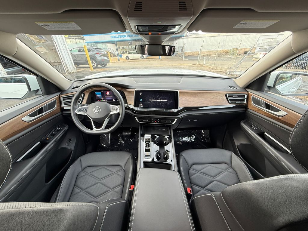 2025 Volkswagen Atlas SE w/Tech - Photo 20