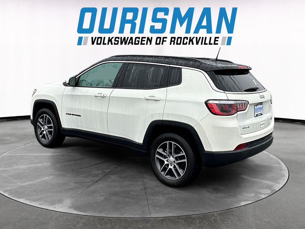 2020 Jeep Compass Latitude photo 2