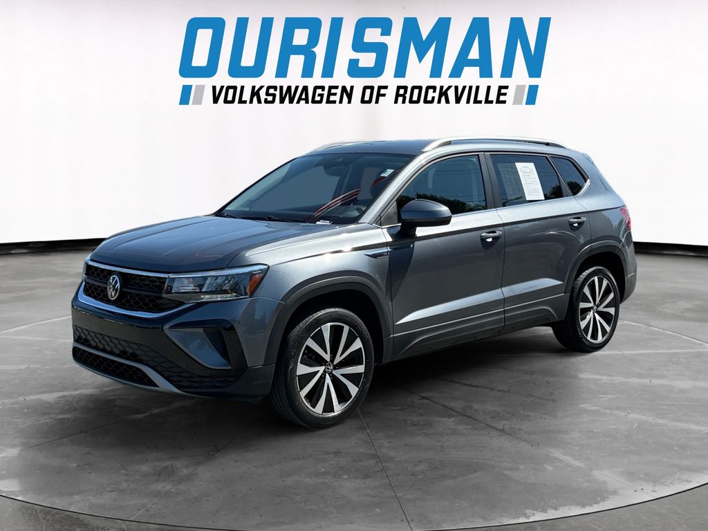 2024 Volkswagen Taos SE photo 2