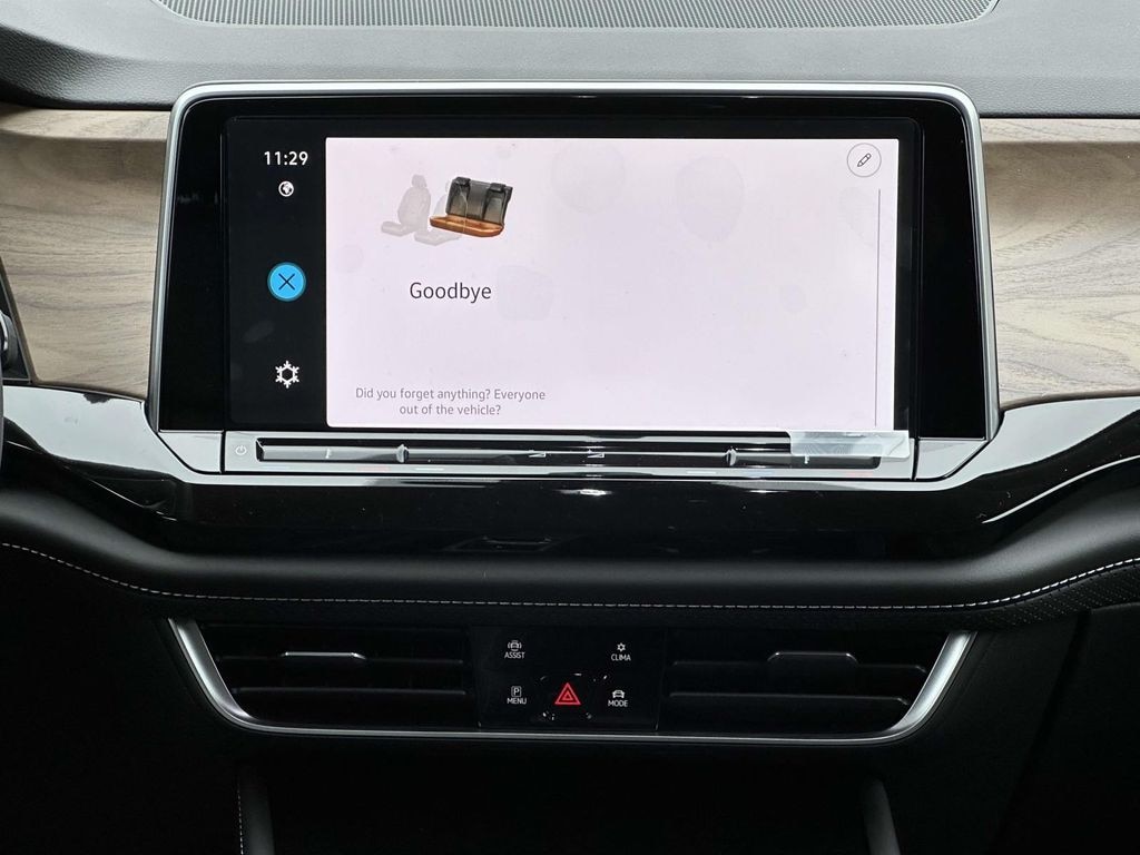 New 2025 Volkswagen Atlas 2.0T SE w/Technology SUV