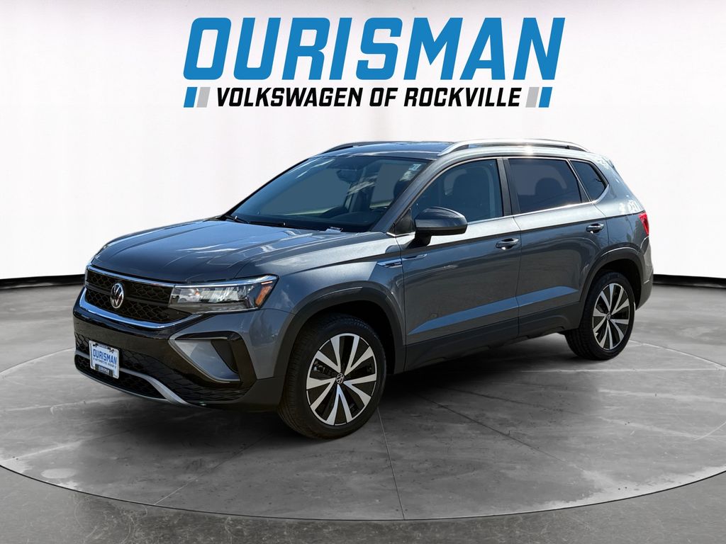 2022 Volkswagen Taos SE photo 2