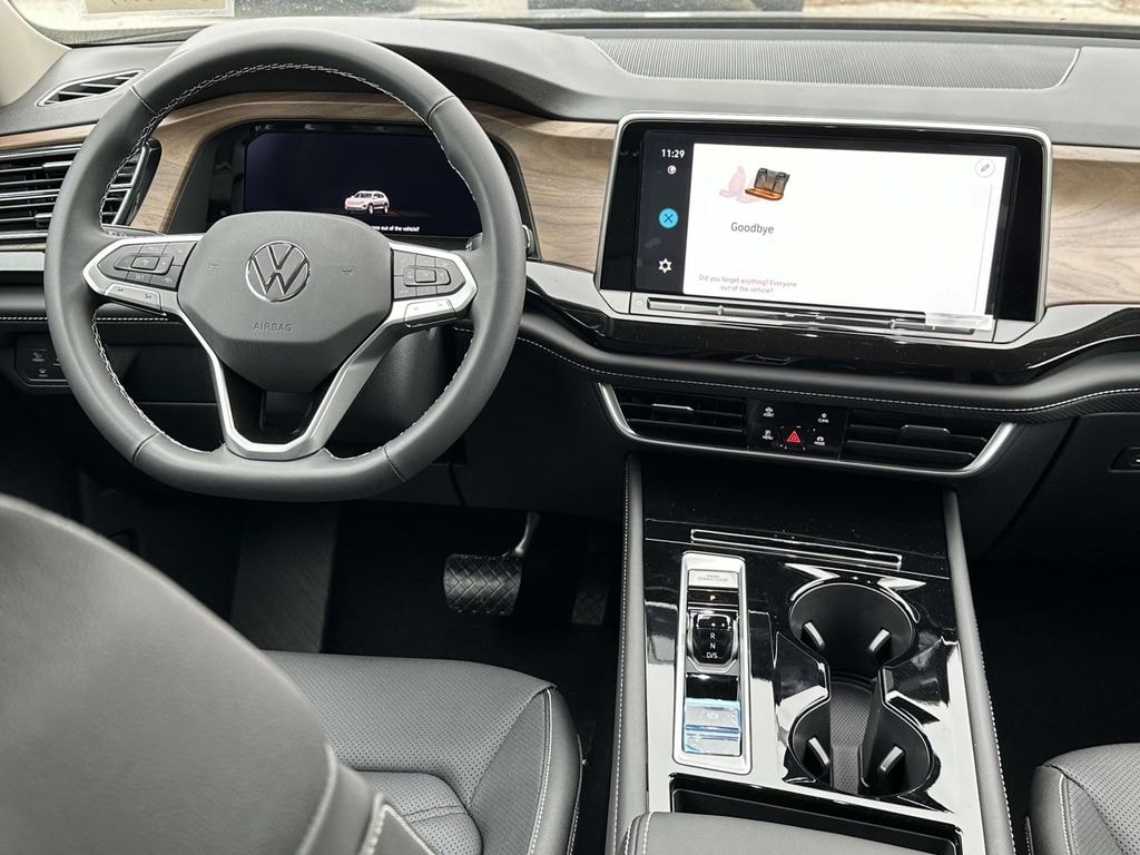 New 2025 Volkswagen Atlas 2.0T SE w/Technology SUV