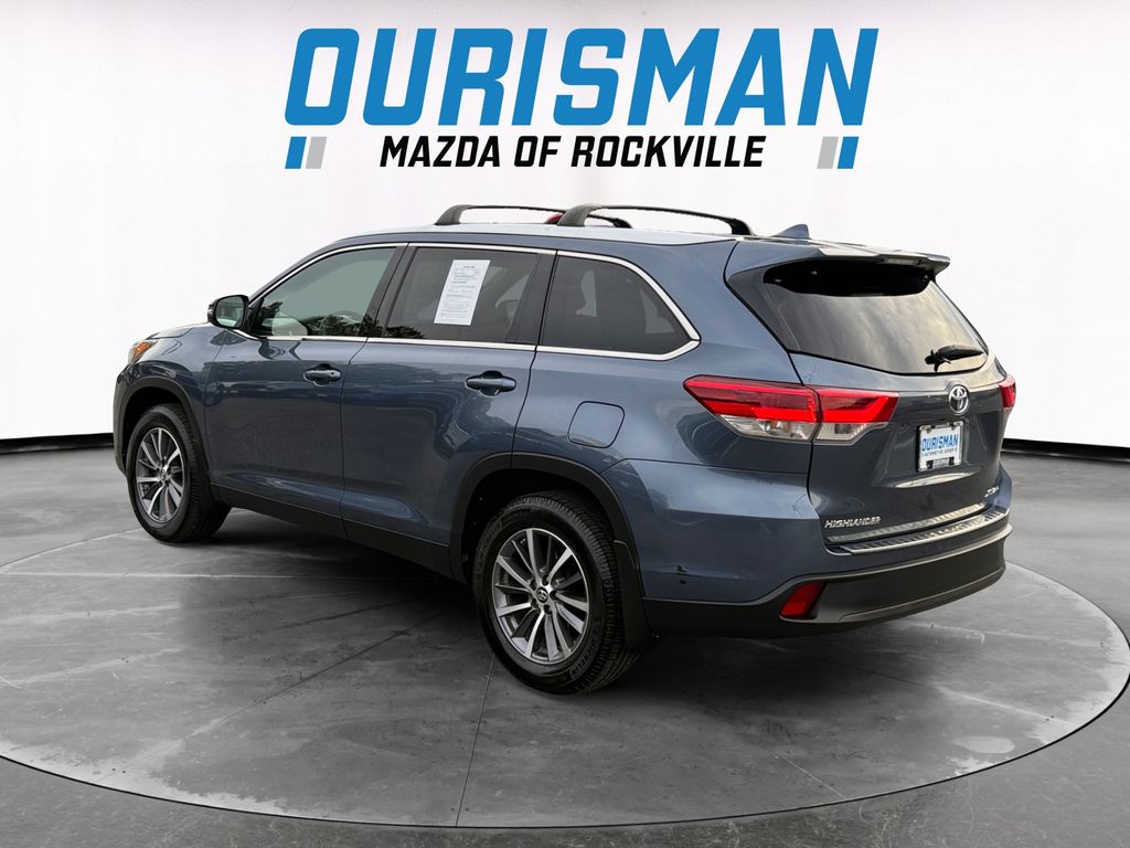 2019 Toyota Highlander SE photo 3