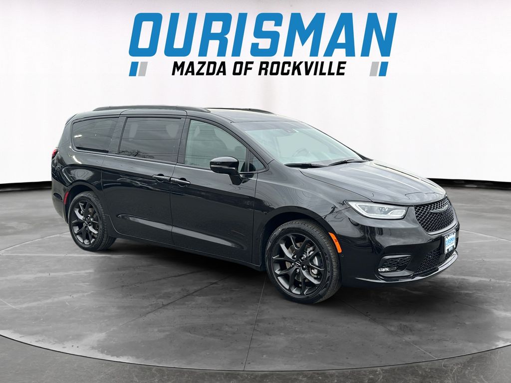 2021 Chrysler Pacifica Touring L's photo
