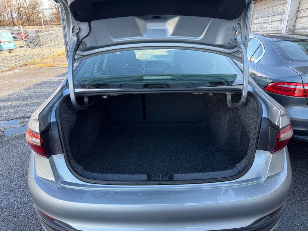 2025 Volkswagen Jetta SE - Photo 19