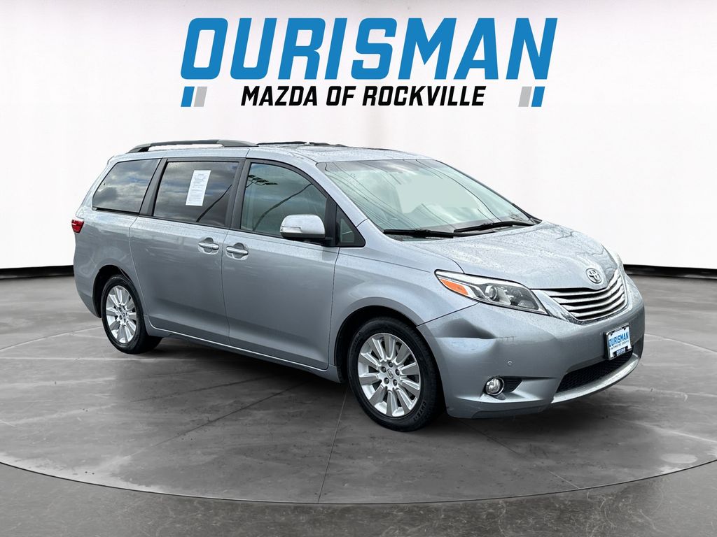 2015 Toyota Sienna Limited's photo