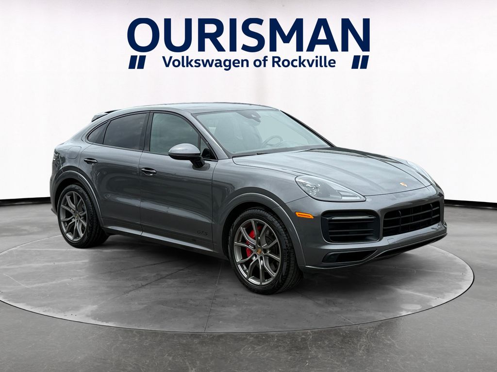 2023 Porsche Cayenne GTS's photo