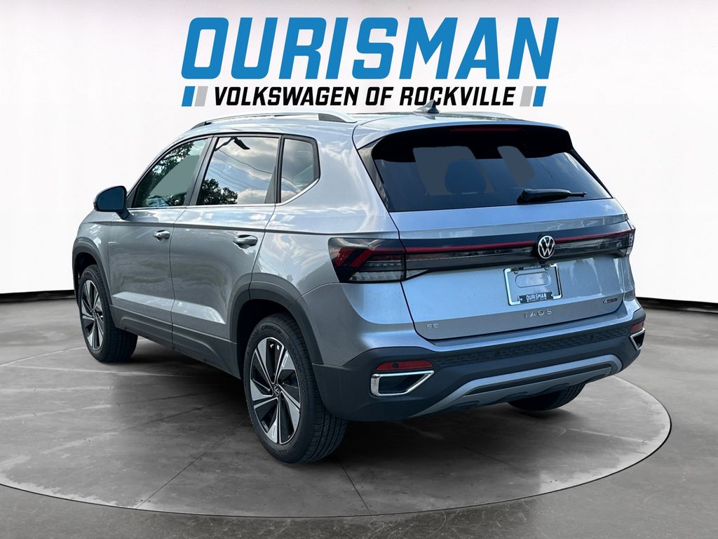 2025 Volkswagen Taos SE photo 4