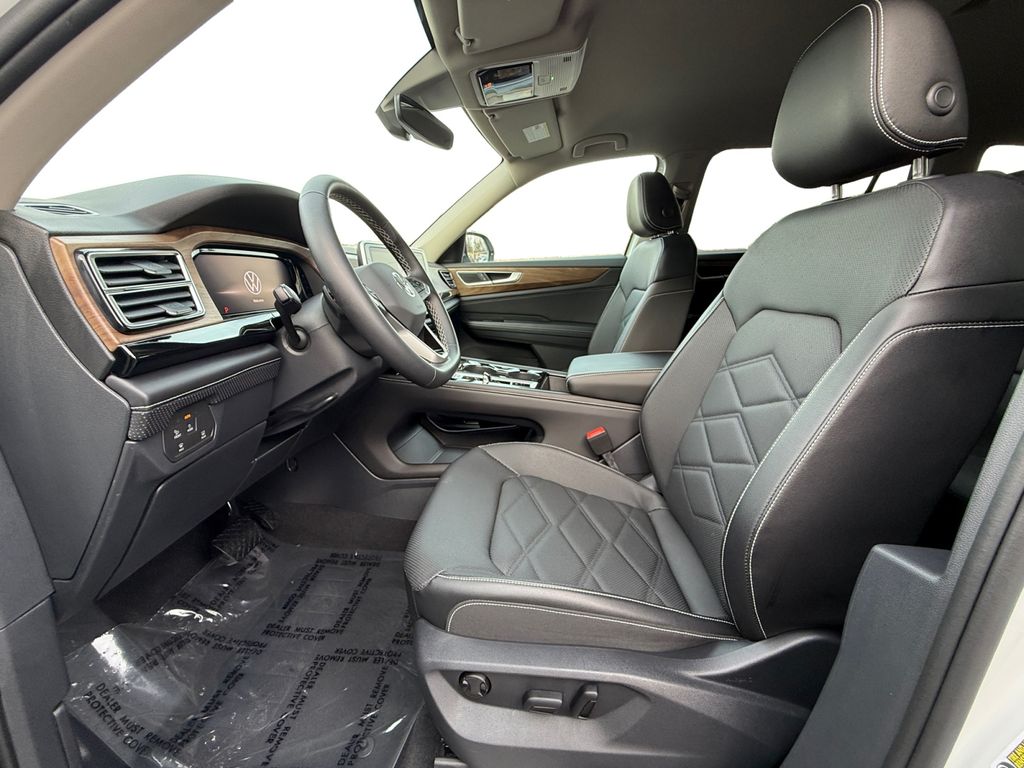 2025 Volkswagen Atlas SE w/Tech - Photo 9