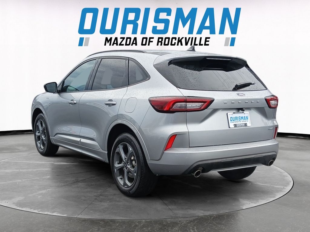 2023 Ford Escape ST-Line photo 4