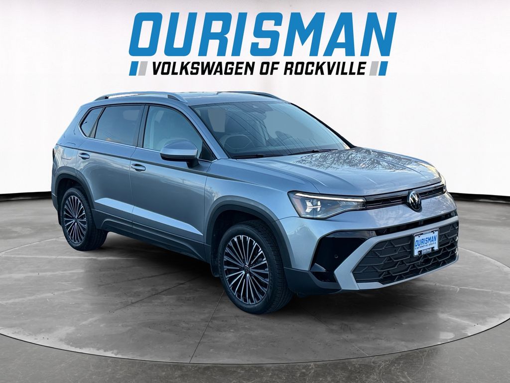 2025 Volkswagen Taos SE's photo