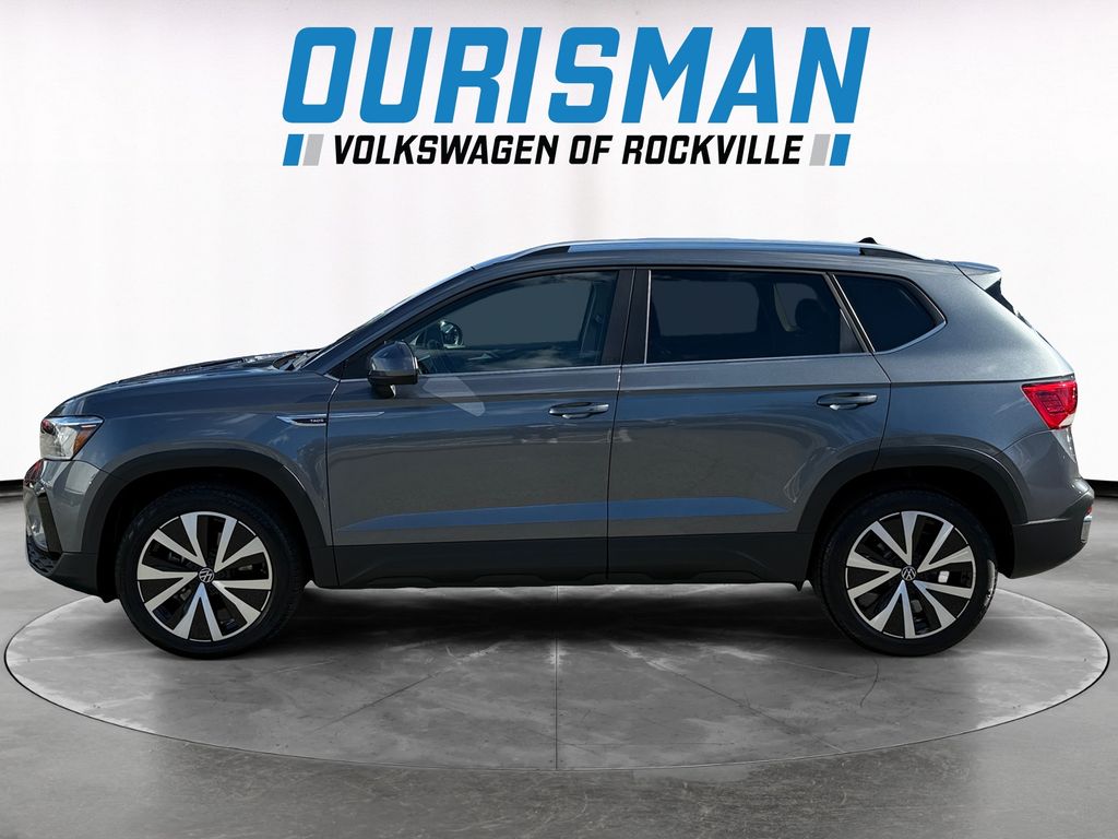 2022 Volkswagen Taos SE photo 3