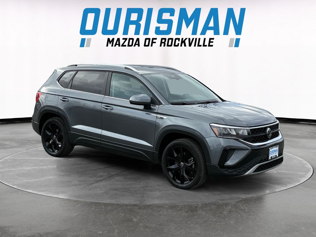 2023 Volkswagen Taos SE's photo