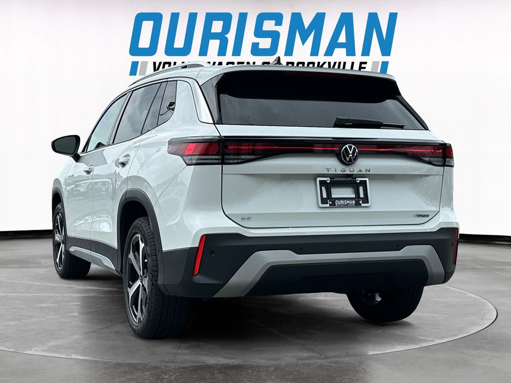 2025 Volkswagen Tiguan SE photo 3