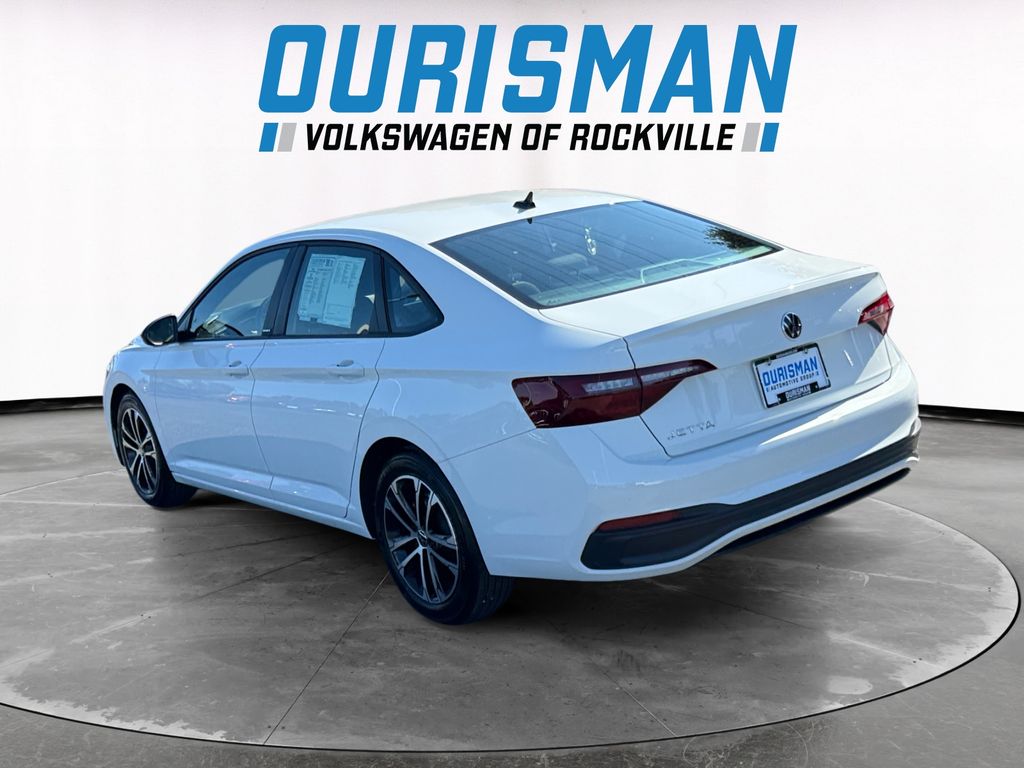 2024 Volkswagen Jetta 1.5T Sport photo 4