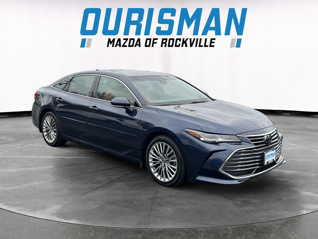 2019 Toyota Avalon Limited's photo