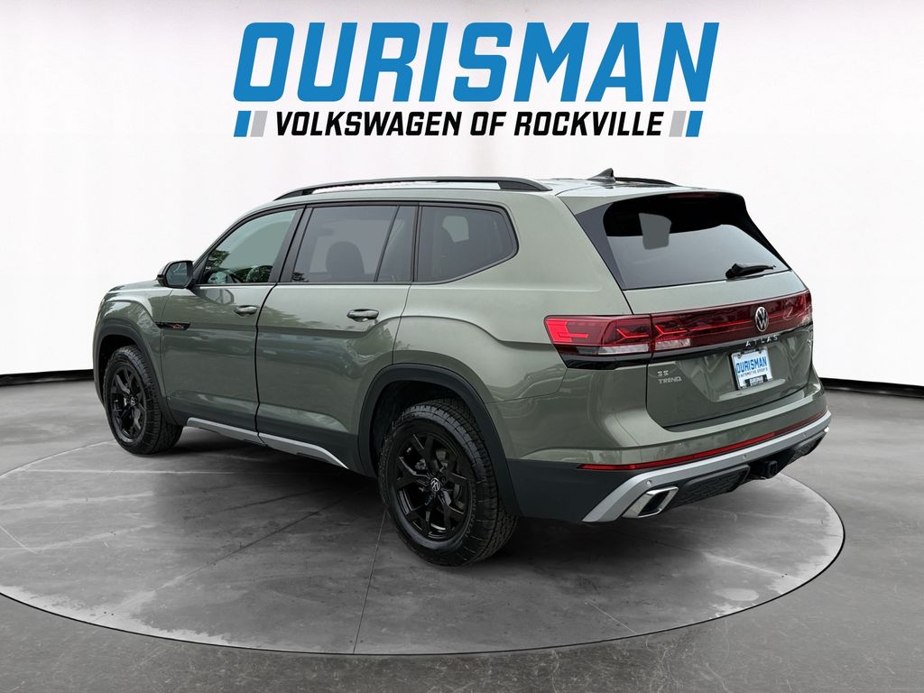2025 Volkswagen Atlas Peak Edition SE photo 2
