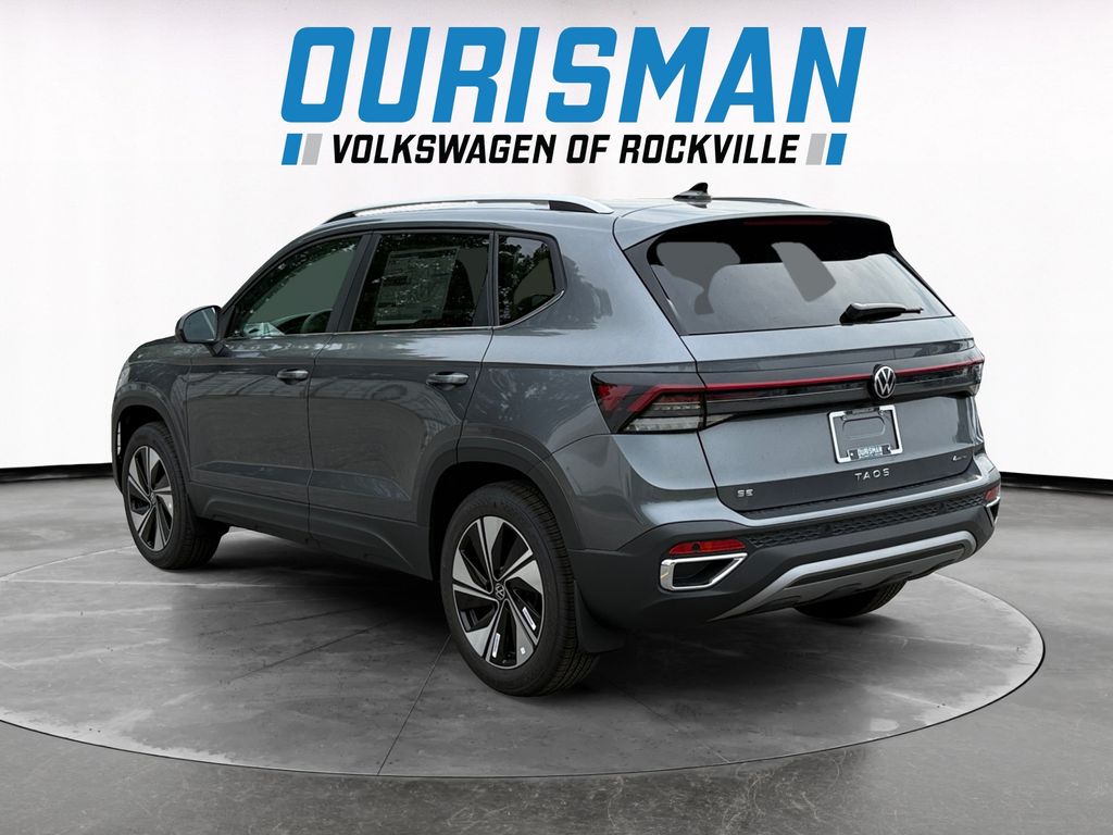2025 Volkswagen Taos SE photo 4