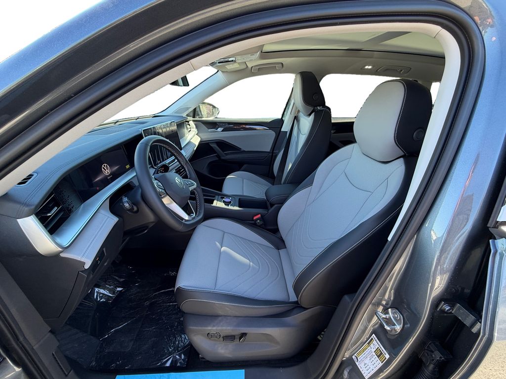 2026 Volkswagen Tiguan SE - Photo 9