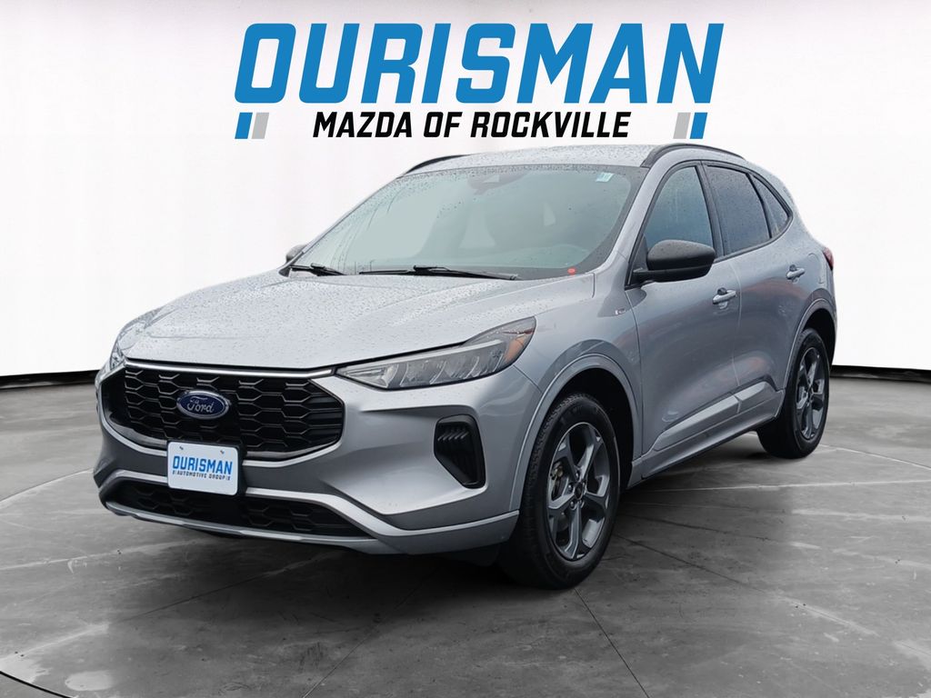 2023 Ford Escape ST-Line photo 2