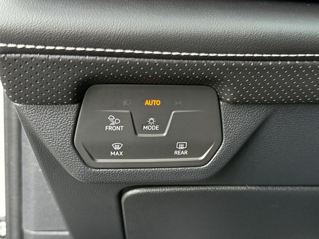 2025 Volkswagen Atlas SE w/Tech - Photo 19