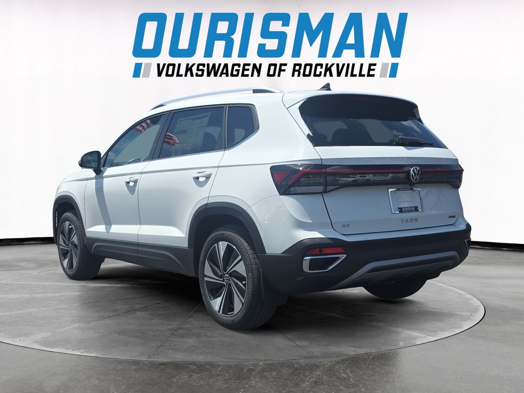2025 Volkswagen Taos SE photo 4