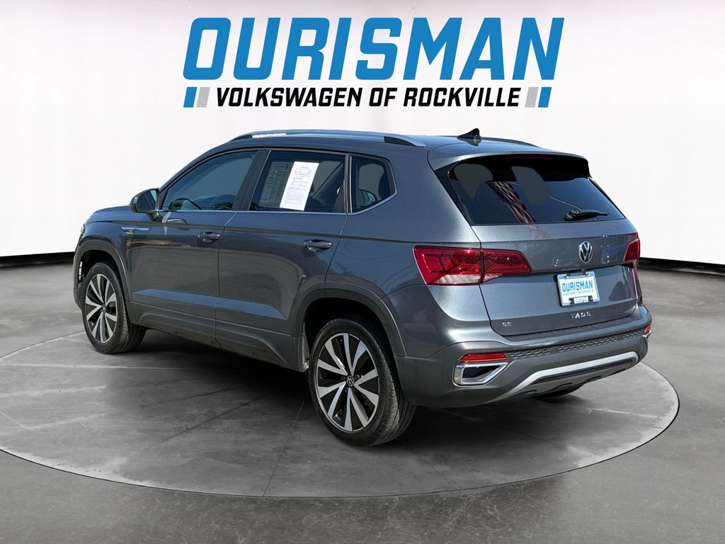 2024 Volkswagen Taos SE photo 4